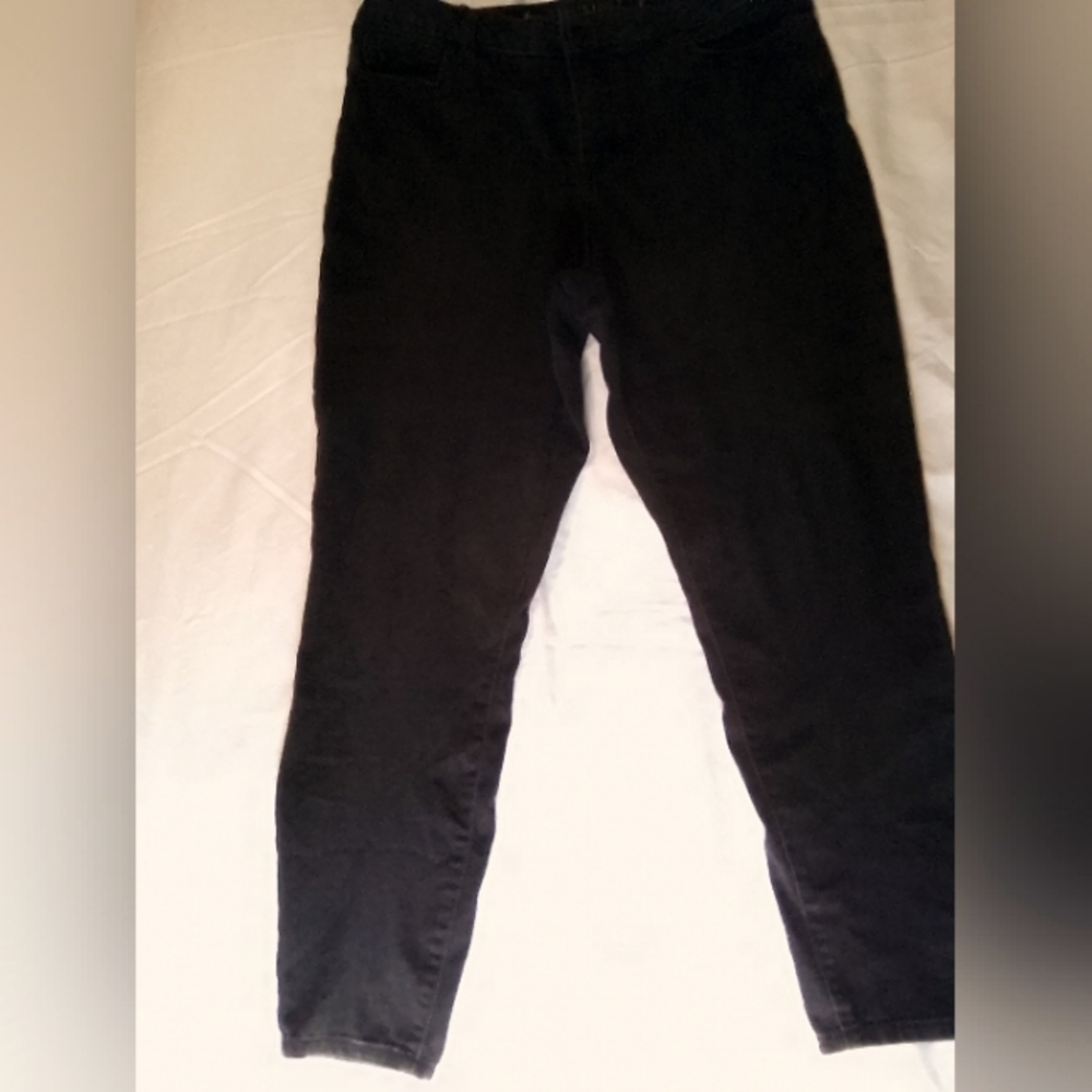 Jennifer Lopez black jeans